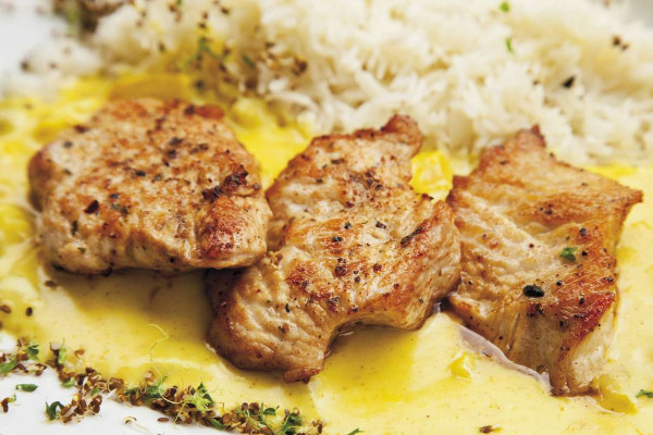 Hähnchencurry mit Gemüse in Kokosmilchsoße dazu Basmati-Mandelreis