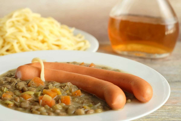 Linsen mit Spätzle und Saitenwürstle (vom Schwein)